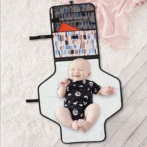 Skip hop changing pad - brush stroke